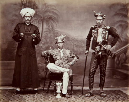 THE POLITICAL AND RELIGIOUS HISTORY OF THE BANGSAMORO PEOPLE