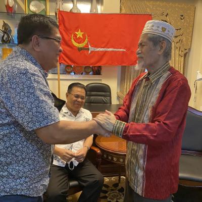 September 11 2022 Mnlf Chairman Nur Misuari Welcomes Interim Chief Minister And Milf Chairman Ahod Ebrahim And Senior Minister Abdulraof Macacua To His Residence In Davao City 2