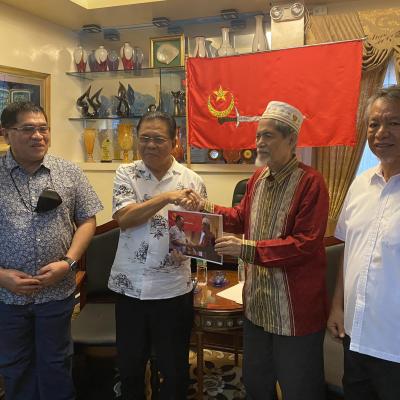 September 11 2022 Mnlf Chairman Nur Misuari Welcomes Interim Chief Minister And Milf Chairman Ahod Ebrahim And Senior Minister Abdulraof Macacua To His Residence In Davao City 7